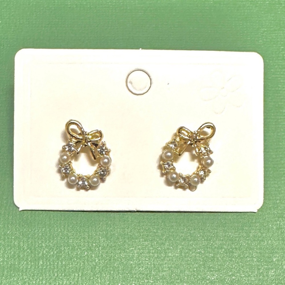 Christmas Wreath Gold Pearl Earrings